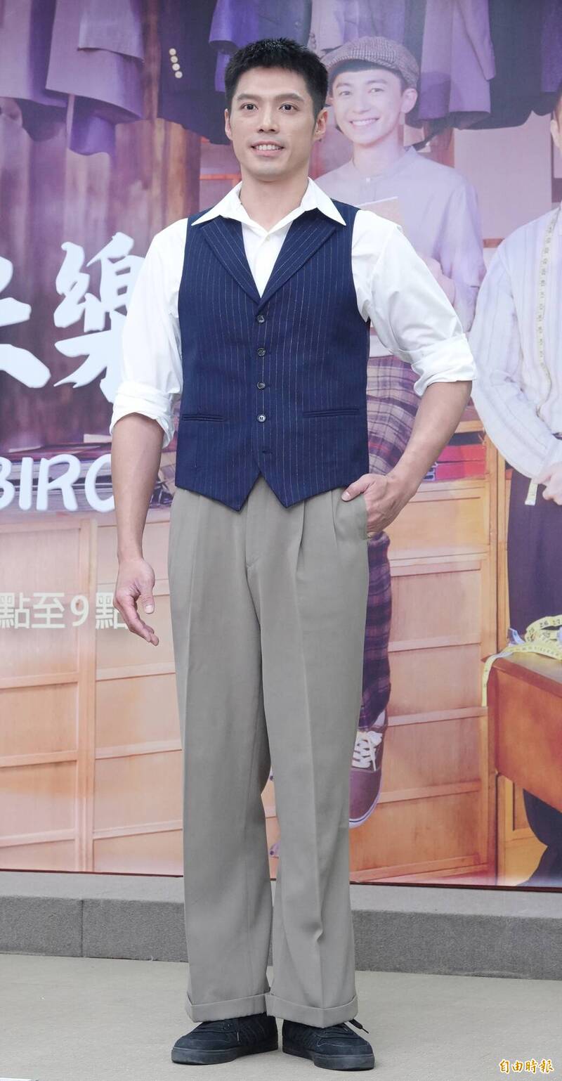 王盈凱飾演西裝學徒。（記者潘少棠攝）