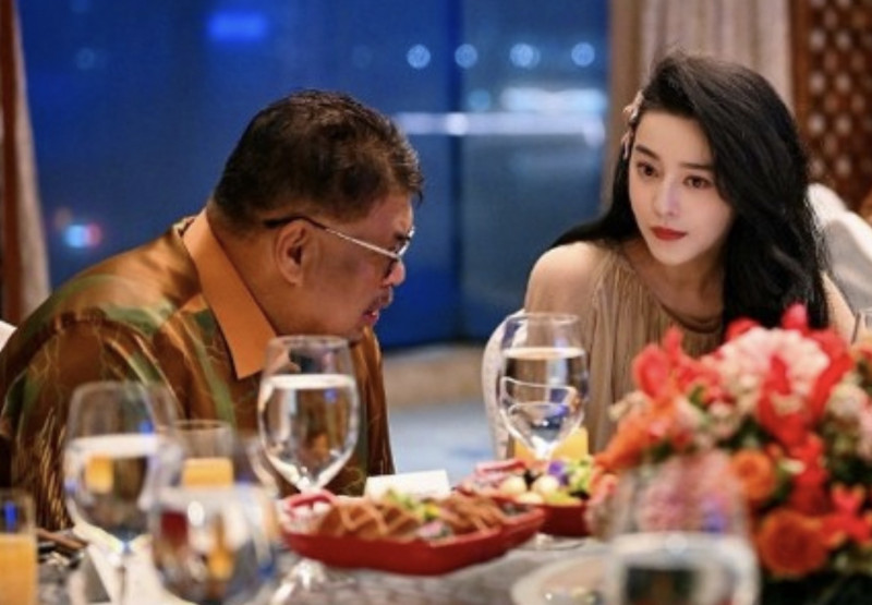 馬六甲方面派人赴港替范冰冰送上感謝信。（翻攝自微博）