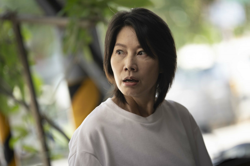 丁寧在《拜六禮拜》被逼著相親。（華視、公視台語台提供）