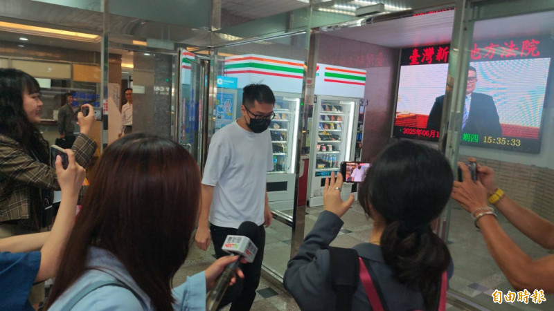 知名車商小開游翔閔在開庭時認罪，但因為陳、潘男在押或在監無法接觸，希法官可以安排和解的機會 。（記者陸運鋒攝）