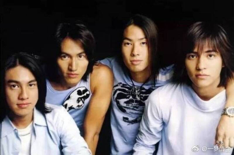朱孝天（左起）、言承旭、吳建豪、周渝民2001年組F4，紅透半邊天。（翻攝自微博）