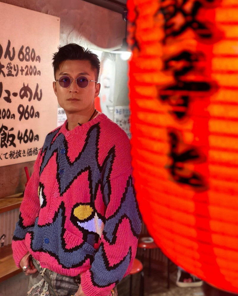 香港戲王出道即失業！金融風暴毀星夢 轉行賣牛仔褲：薪水不夠生活