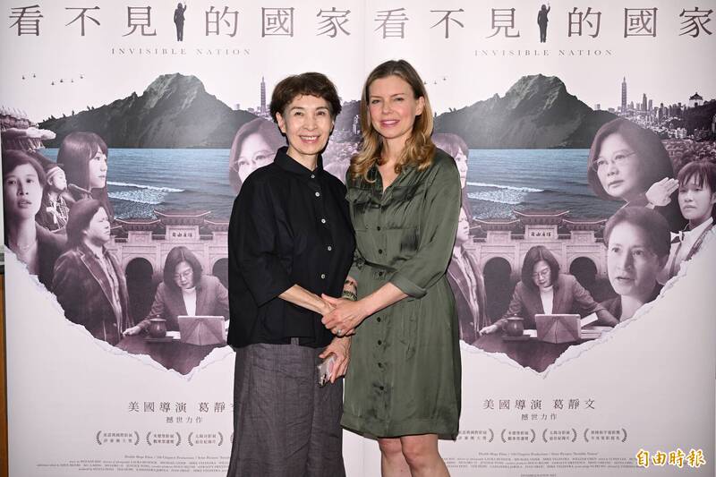 《看不見的國家》上映記者會，製片馮賢賢（左）、導演葛靜文。（記者胡舜翔攝）