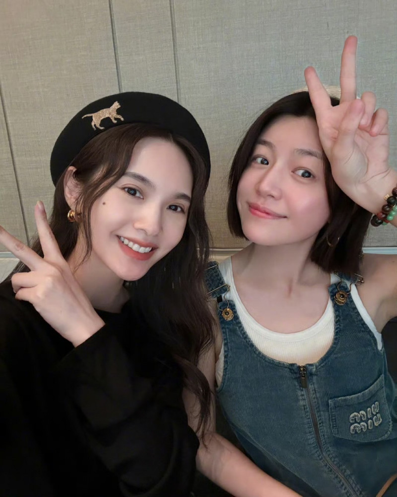 陳妍希(右)和楊丞琳擁有好交情,但最喜歡的女歌手另有其人。(翻攝自微博)
