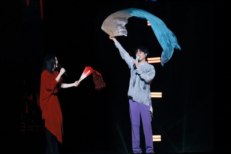 徐佳瑩「變得有些奢侈的事」夢幻連動吳青峰。（亞神提供）