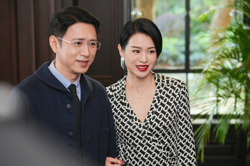 胡杏兒（右）在《蠻好的人生》成為「渣男人夫」高鑫（左）的最美小三。（愛爾達電視提供）（記者李紹綾攝）