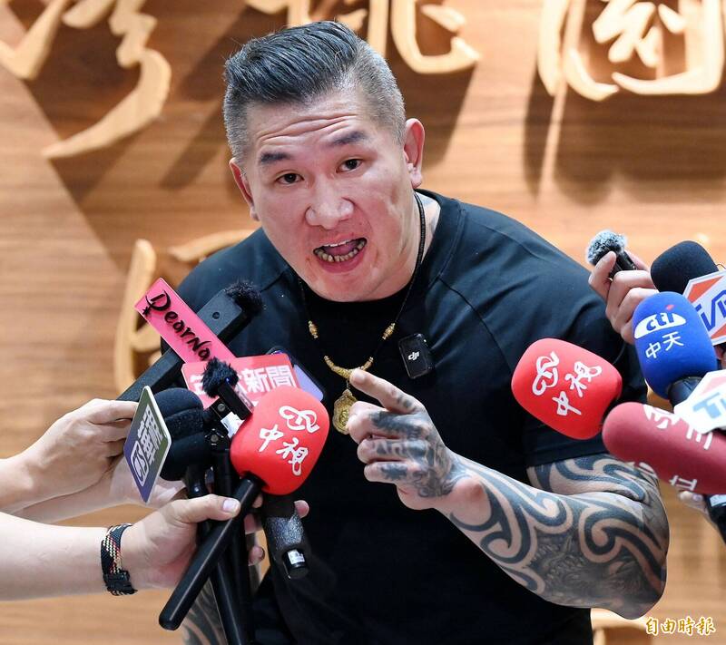 館長中國行狂收戰利品 王浩宇見「違規」秒檢舉