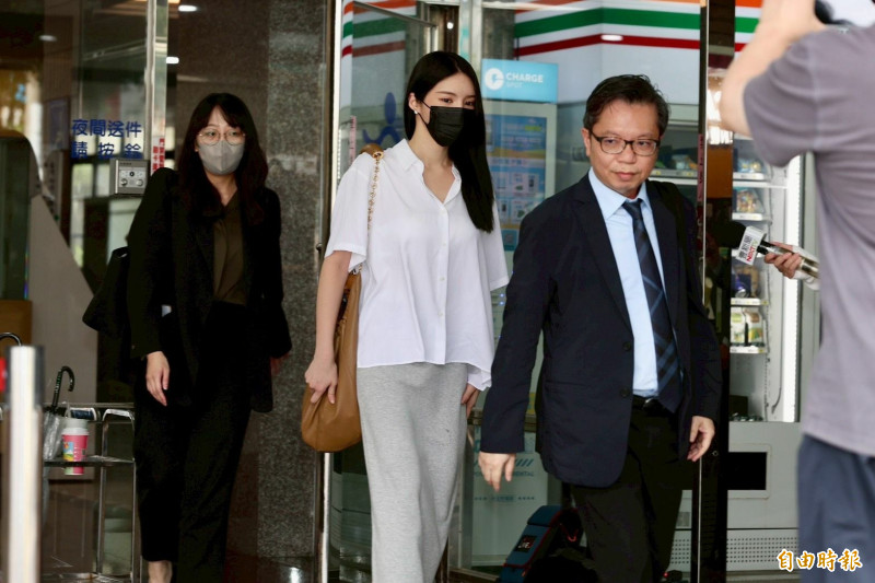 王大陸為愛委託小阿俊討債 女友闕沐軒遭起訴今出庭