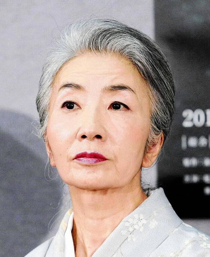 藤村志保長期受到壓迫性骨折影響，並長期接受治療。（翻攝自X）
