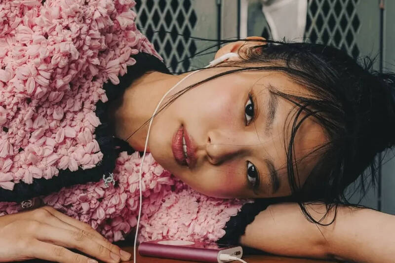 BLACKPINK Jennie美國挑戰吃辣 崩潰到懷疑人生