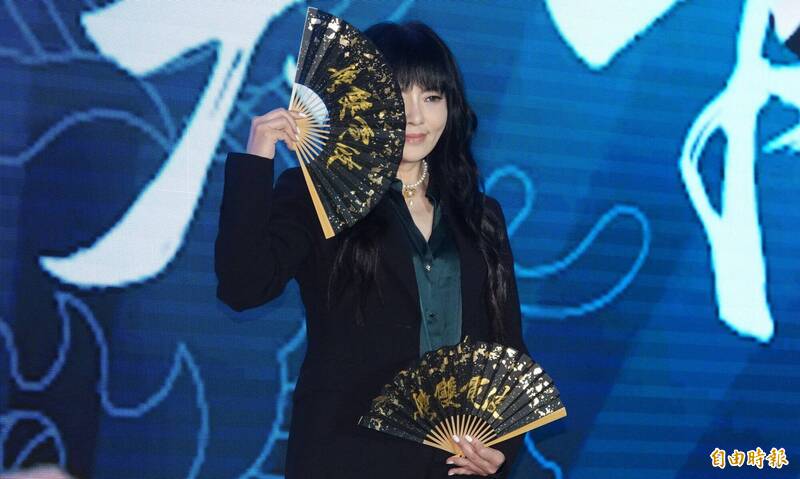 唐綺陽一身黑出席醫美品牌活動。（記者潘少棠攝）