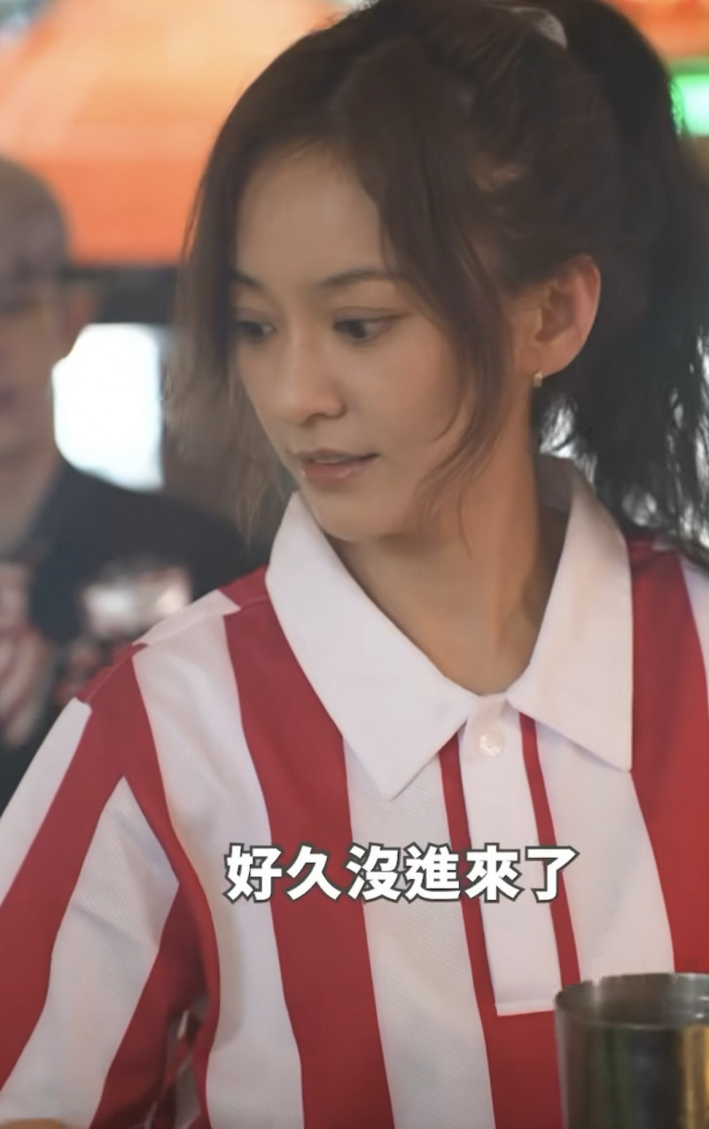 陳意涵重返打工地點調酒魂上身。（翻攝自臉書）
