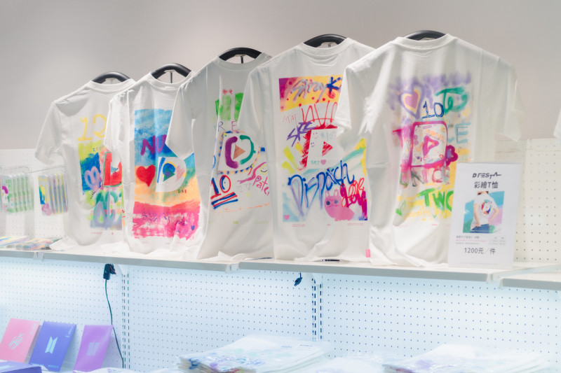 D’FESTA TAIPEI 周邊商品手繪T-shirt。（寬宏提供）