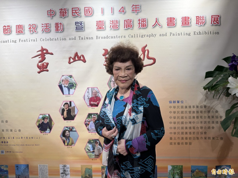 周遊證實前夫張育安病逝，下午忍痛出席臺灣廣播人書畫聯展。（記者傅茗渝攝）