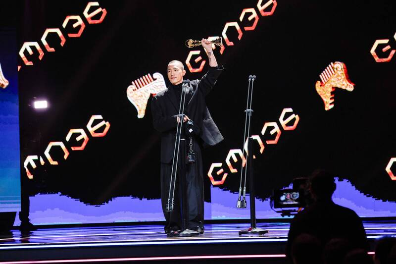 最佳新人獎someshiit山姆。（台視提供）