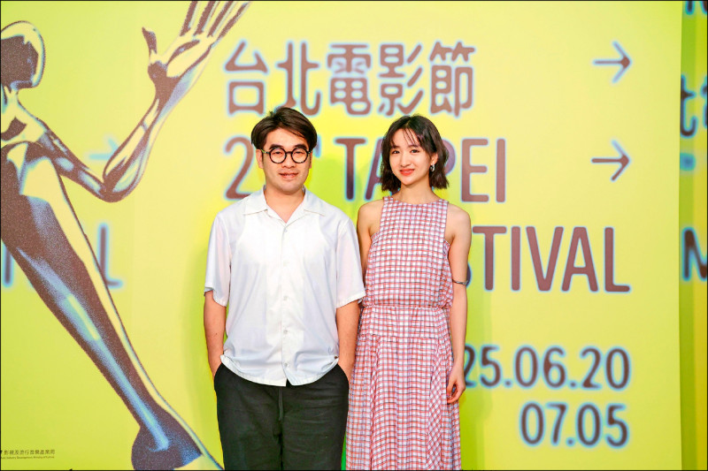 《久別重逢》導演梁禮彥（左）與主演許恩怡親臨北影媒體茶敘，分享創作歷程。（台北電影節提供）