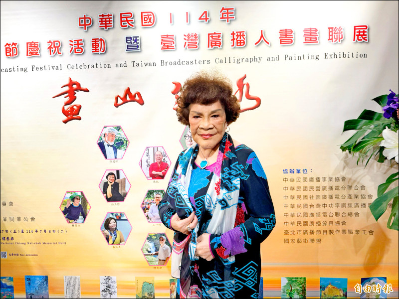 周遊強忍悲痛出席臺灣廣播人書畫聯展，遺憾沒見到張育安的最後一面。（記者傅茗渝攝）