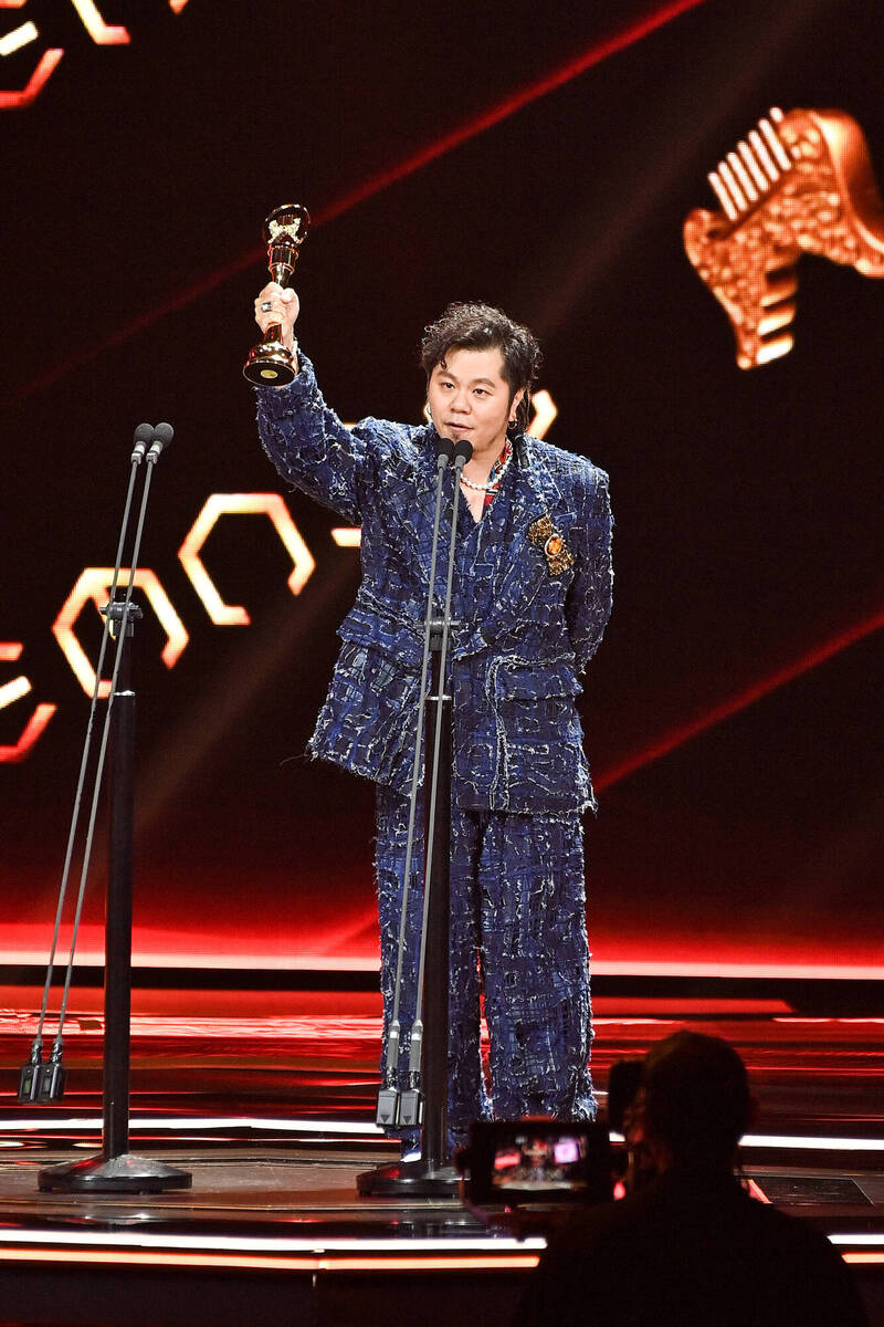 黃子軒一舉奪得最佳客語歌手獎和客語專輯獎。（台視提供）