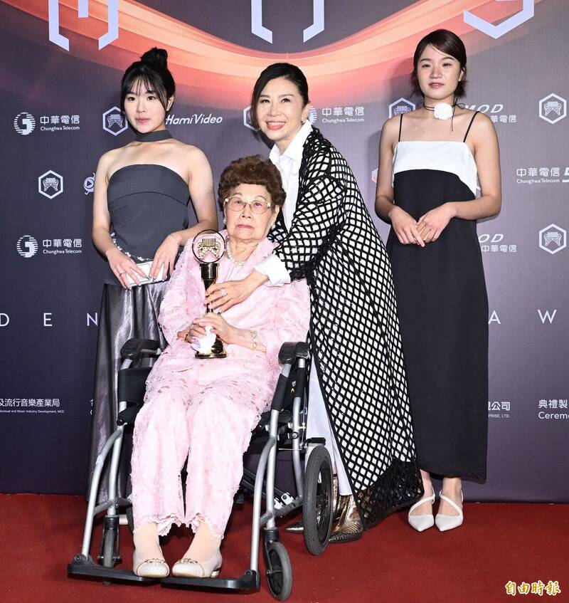 馬兆駿媽媽、女兒、妹妹馬毓芬。（新聞攝影組攝）