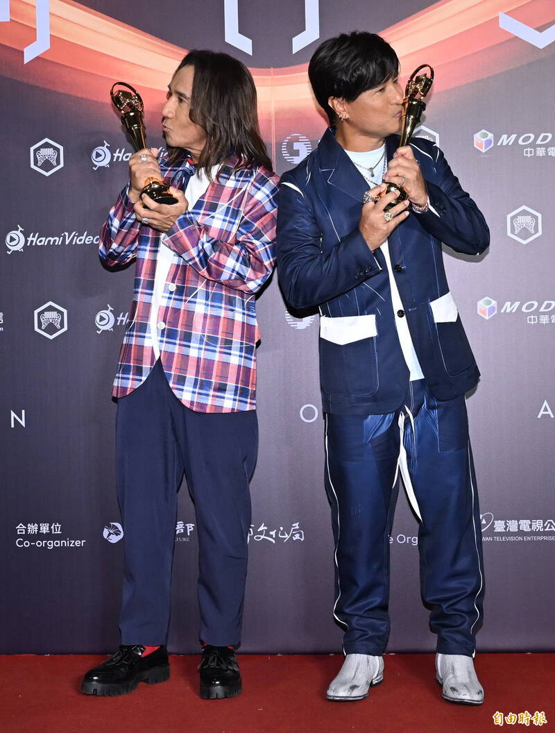 本屆「最佳演唱組合獎」由第10度入圍的動力火車獲得。（新聞攝影組攝）
