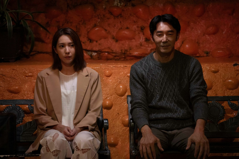 李李仁（右）在《拜六禮拜》被老婆楊晴（左）提離婚。（華視、公視台語台提供）