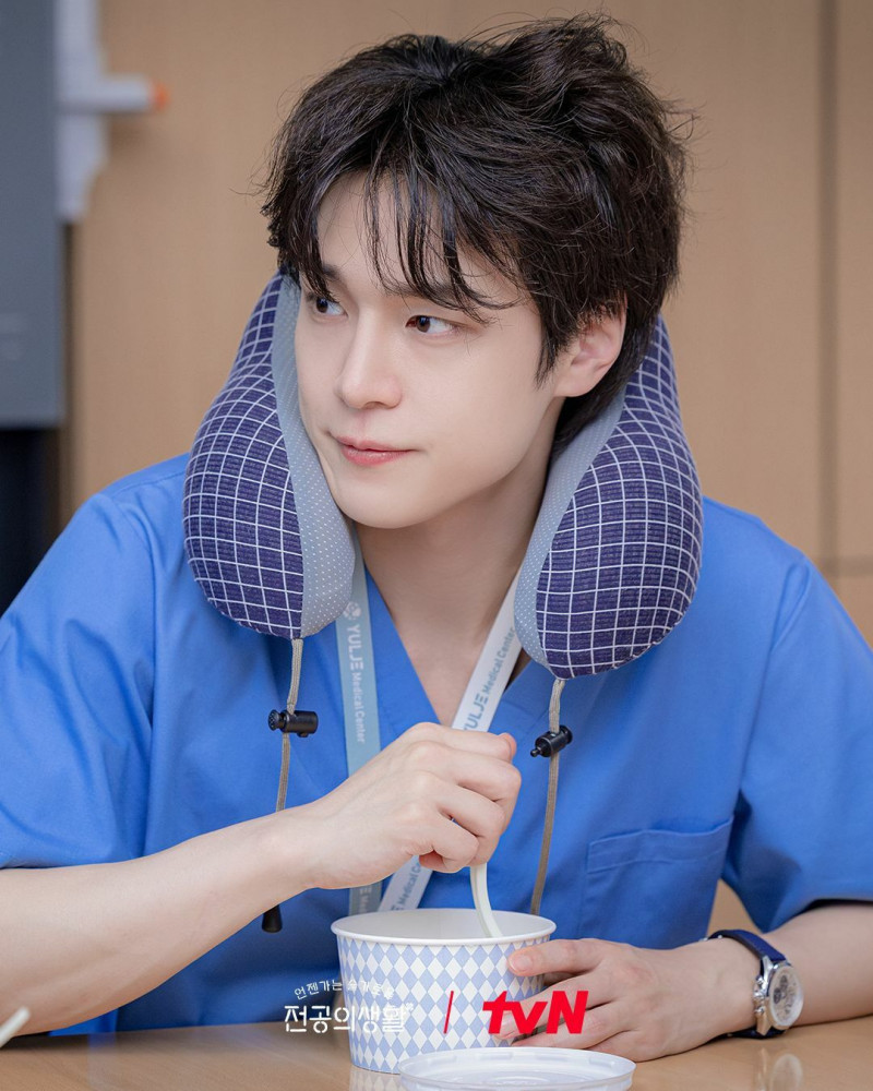 鄭準元最想選《機智住院醫生生活》的嚴在一當旅伴。（翻攝自IG）