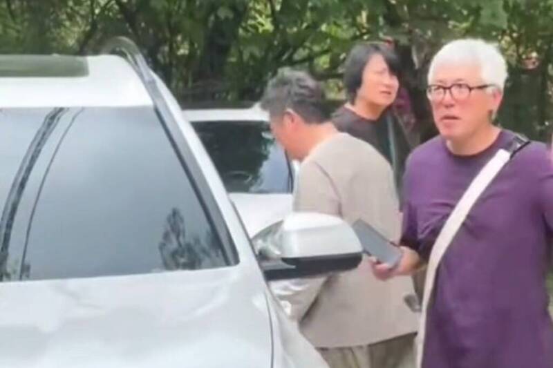 網瘋傳58歲張宇「白髮爆瘦」現身街頭  好友游鴻明也在一旁