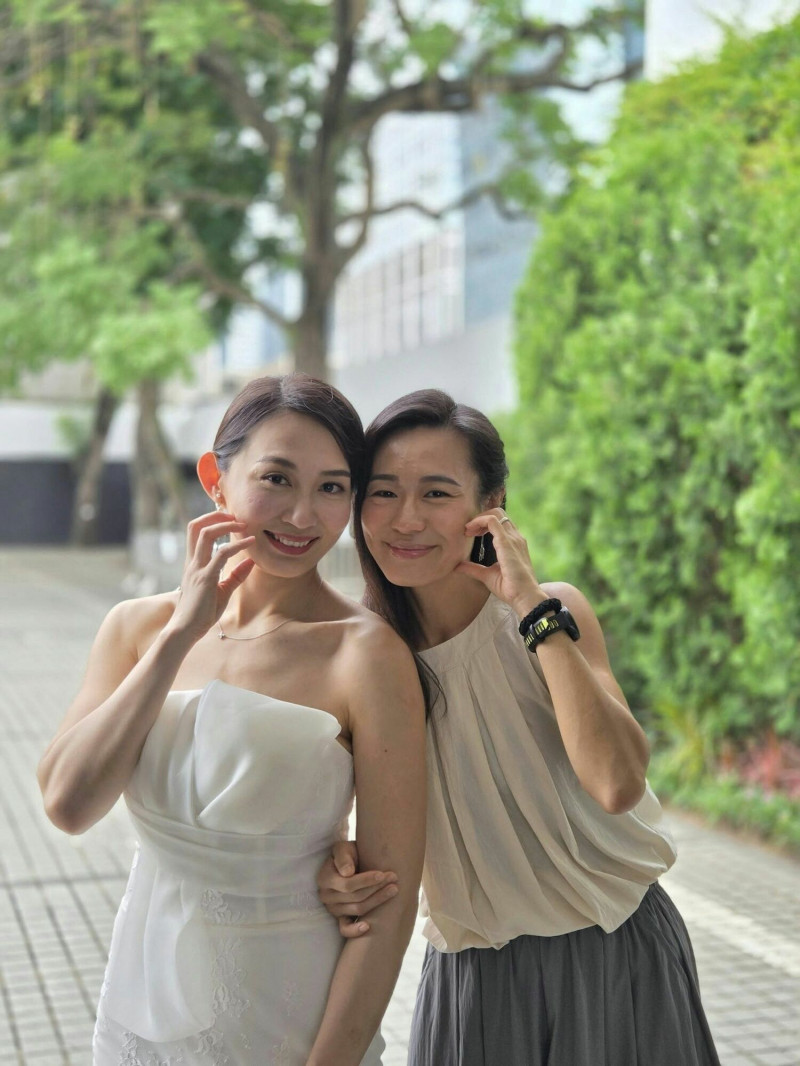 陳如楓（右）開心參加楊焉婚禮。（翻攝自Instagram）