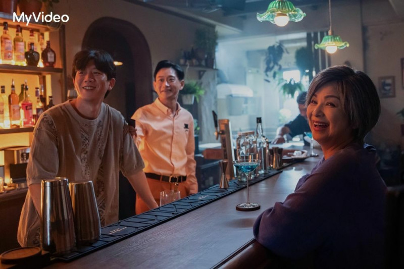 莫子儀（左起）、陳家逵、楊貴媚主演《喝酒吧！笨蛋》。（台灣大哥大MyVideo提供）