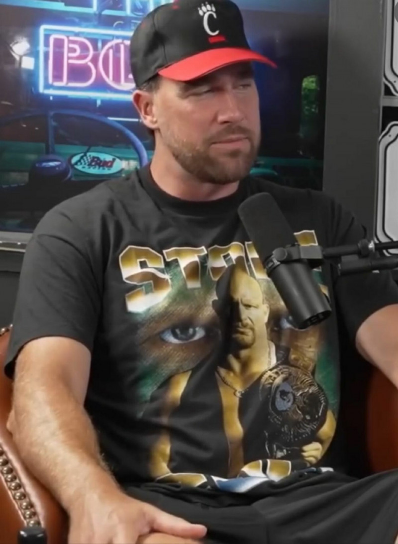 泰勒絲男友崔維斯凱爾西受訪談到常被狗仔跟拍。(翻攝自IG)