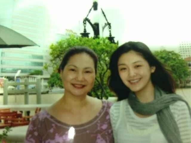 S媽（左）思念大S，夜夜不能成眠。（翻攝自臉書）
