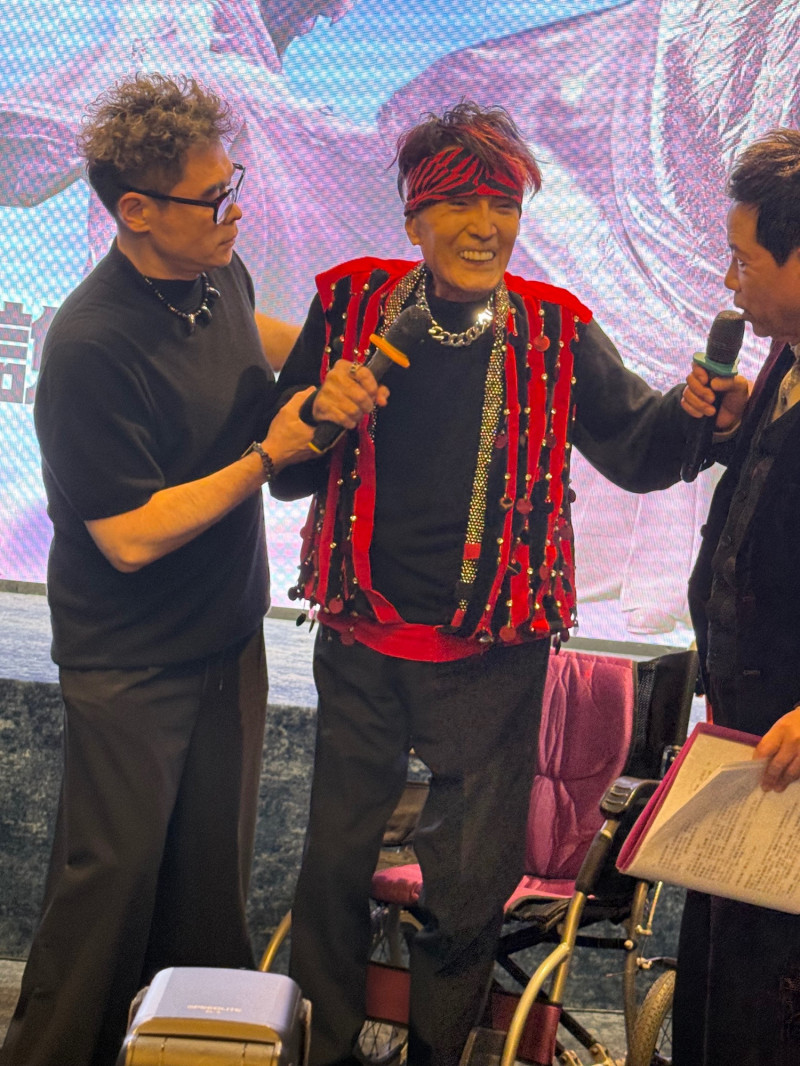 林沖1月舉辦慶生會，與親友互動熱絡。（讀者提供）