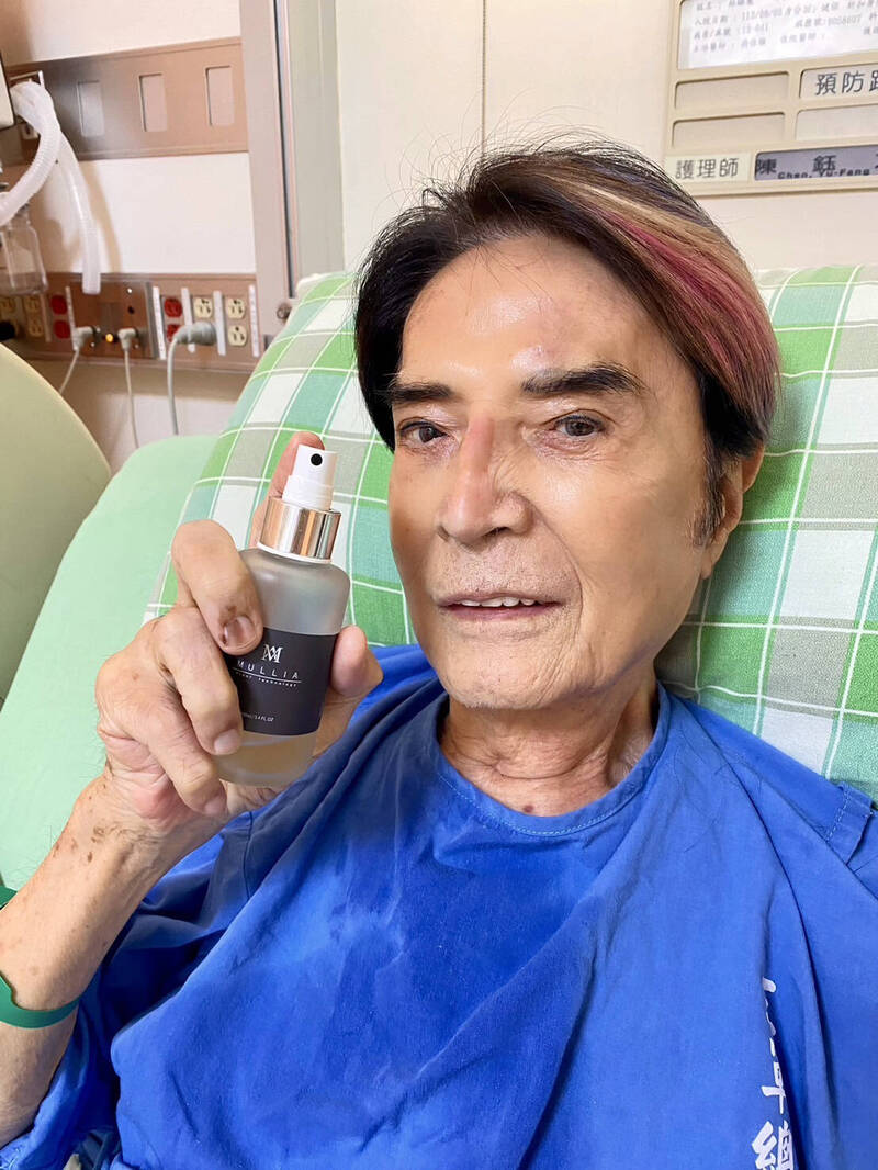 他生前相當愛美，去年9月住院不忘保養。（林沖經紀人提供）