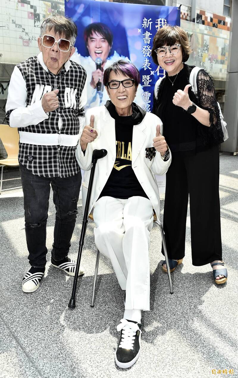 林沖（中）3年前進行左腿手術導致行動不便，甚至歷經多次跌倒與大手術，但林沖從不言退。（記者陳奕全攝）