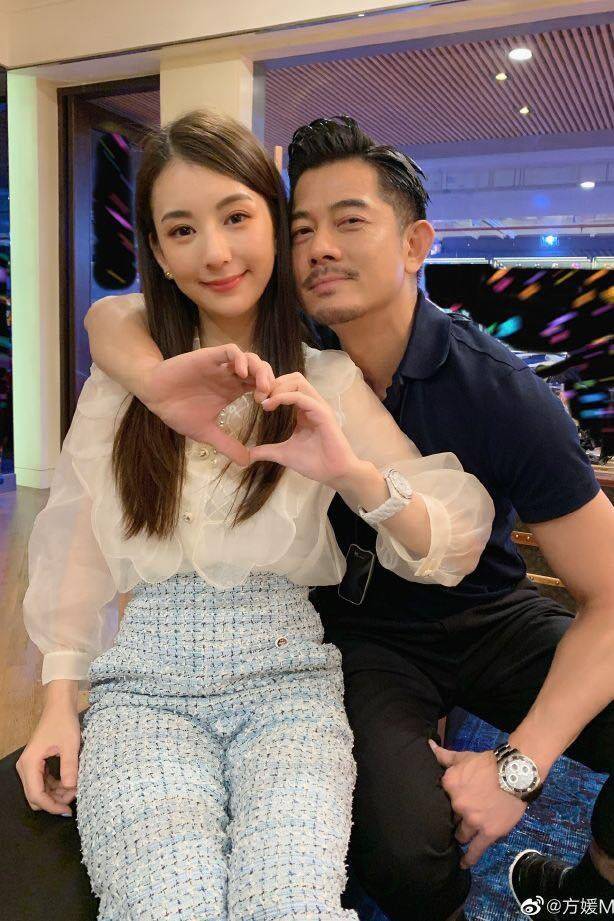 郭富城（右）與嫩妻方媛懷第三胎，知情人士指出是男娃娃。（翻攝自微博）