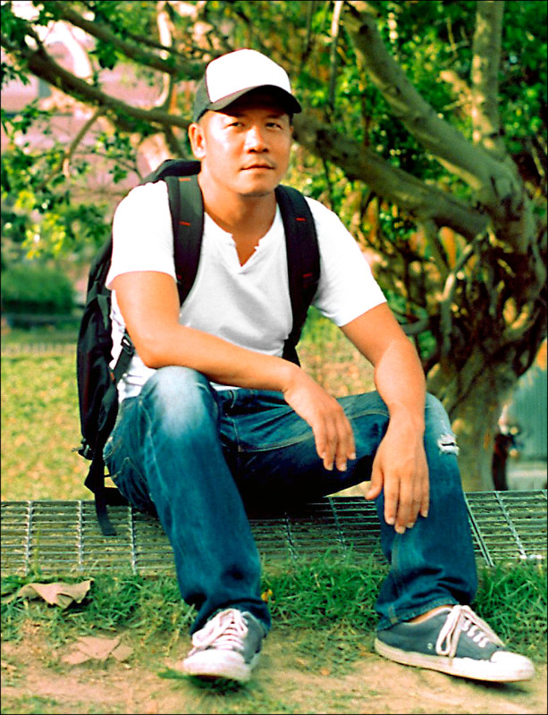 葛萊美獎得主蕭青陽為大巨蛋民歌演唱會設計主視覺。（蕭青陽提供）