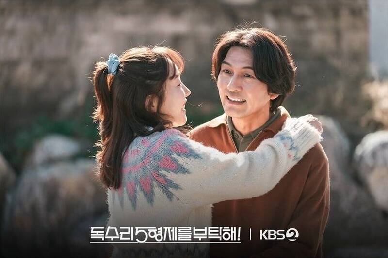 《拜託老鷹5兄弟》是韓國KBS 2TV現正熱播的週末電視劇。（翻攝自KBS）