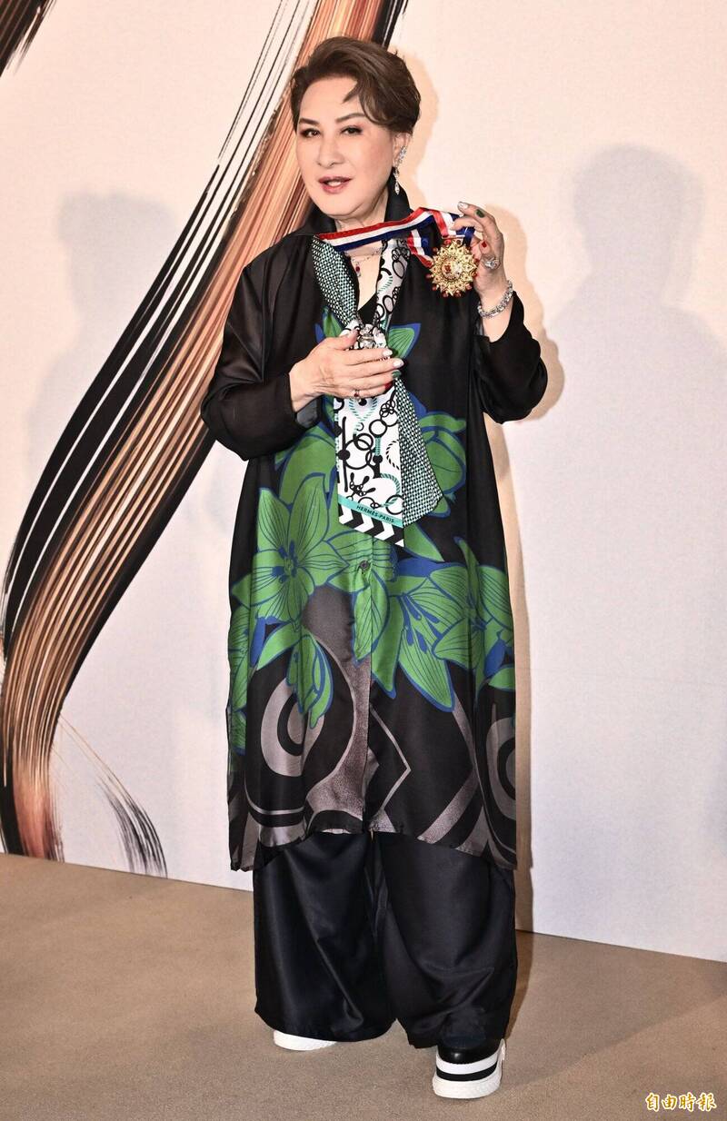 楊麗花今天的造型引起關注。（記者陳奕全攝）