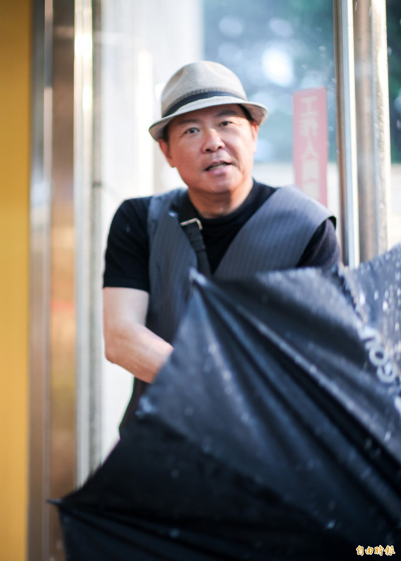 GD第二天!陳柏霖、曾國城都現身 台粉冒雨力挺:怎樣都愛你 - 自由娛樂