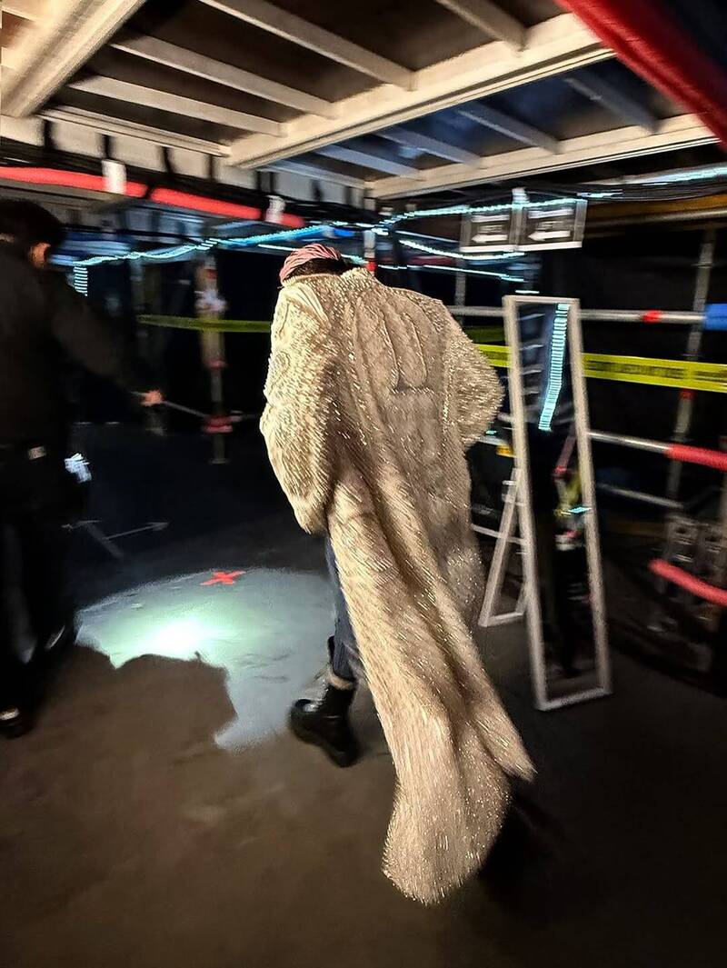 GD登台前背影照。（翻攝IG）