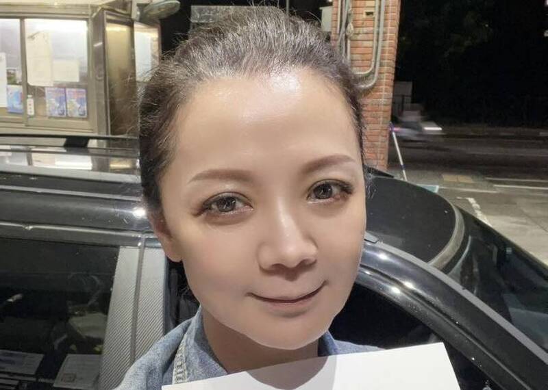 高欣欣糗曝去加油忘帶錢。（翻攝自高欣欣臉書）