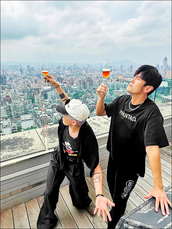 周杰倫揪GD豪宅賞畫 台韓天王夢幻聯動有譜