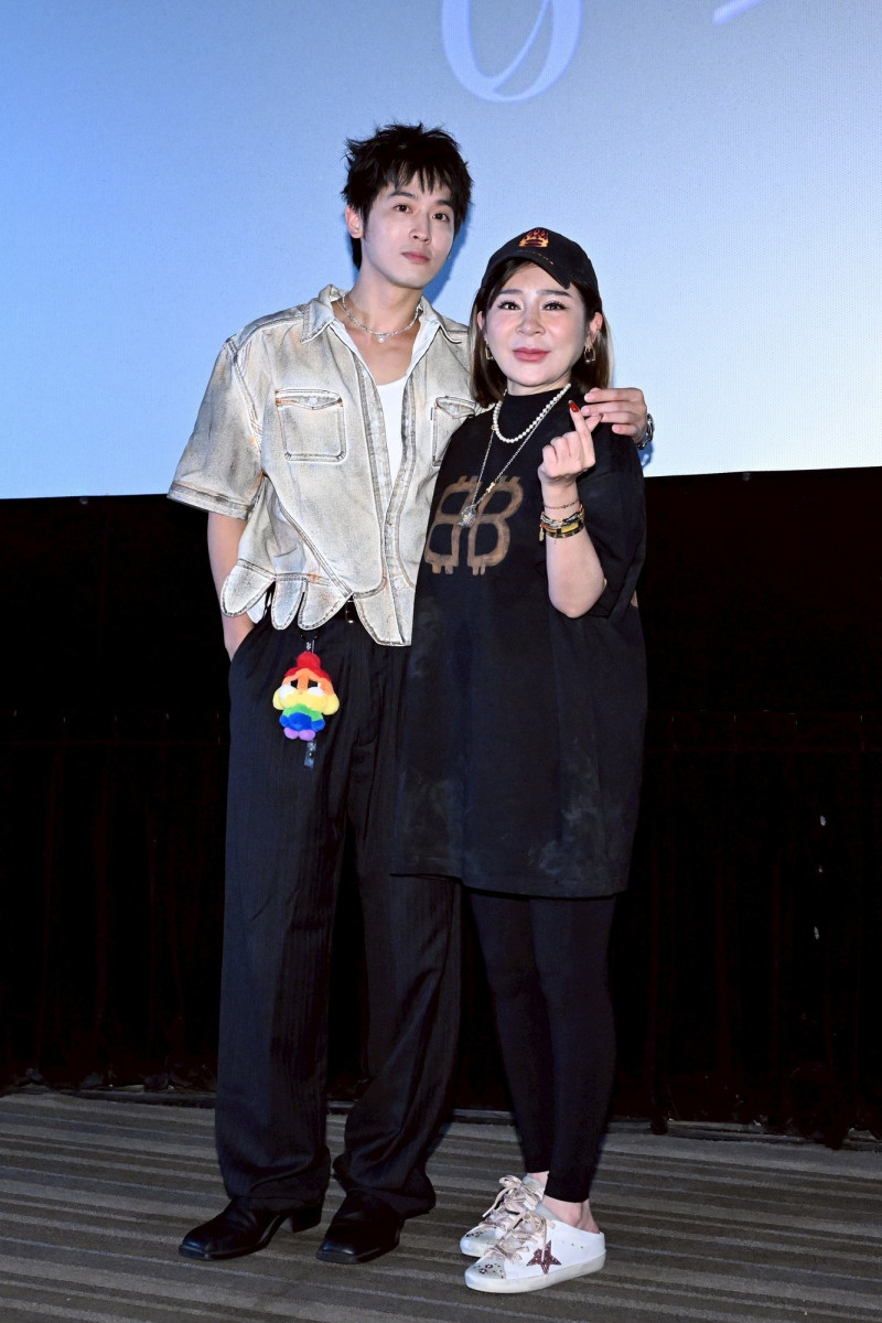 小樂吳思賢全新專輯《LET GO》MV首映會，王彩樺現身支持。（記者胡舜翔攝）