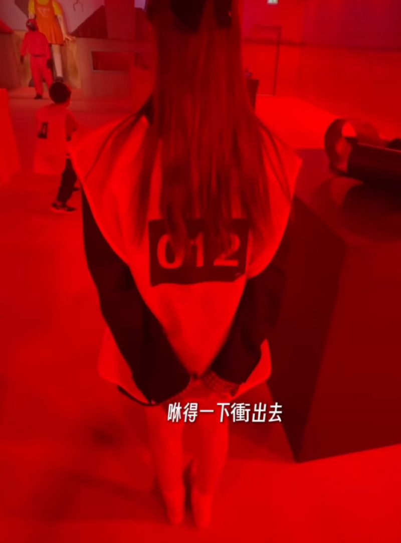 昆凌說兒子玩123木頭人變成飛毛腿。（翻攝自IG）