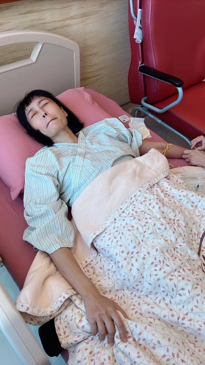 唐玲記得有次手術需要連續抽血，到了第3天就抽不到血了。（翻攝自臉書）