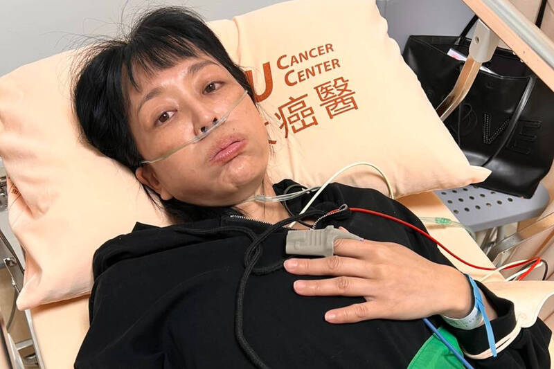 女星唐玲抗癌時挨了無數針，對於台師大足球隊學生忍受的痛苦感同身受。（翻攝自臉書）