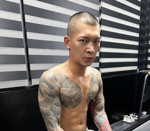 網紅鳳梨昨傳出遭尾隨開槍。（翻攝自IG）