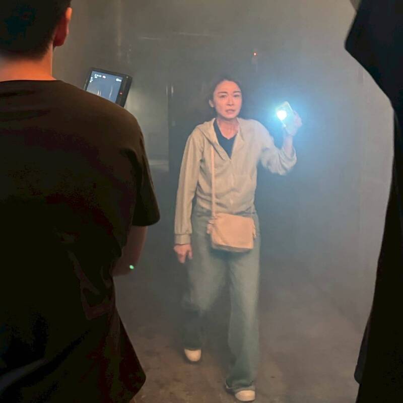 江祖平提到目前得靠止痛藥維持狀況，才能勉強記住台詞與走位把工作完成，還說事發至今尚未獲得一句道歉與合理解釋。（翻攝自Threads）