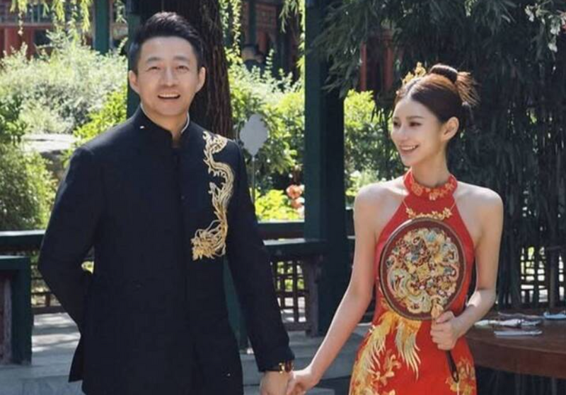 汪小菲（左）5月份將新妻馬筱梅娶回家。（翻攝自IG）
