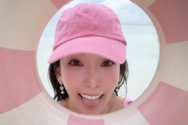 陳若儀海島度假玩心大發。（翻攝自IG）
